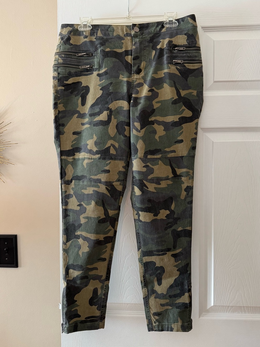 💚🖤 Umgee Olive Camo Skinny Jeans with Zip Pockets